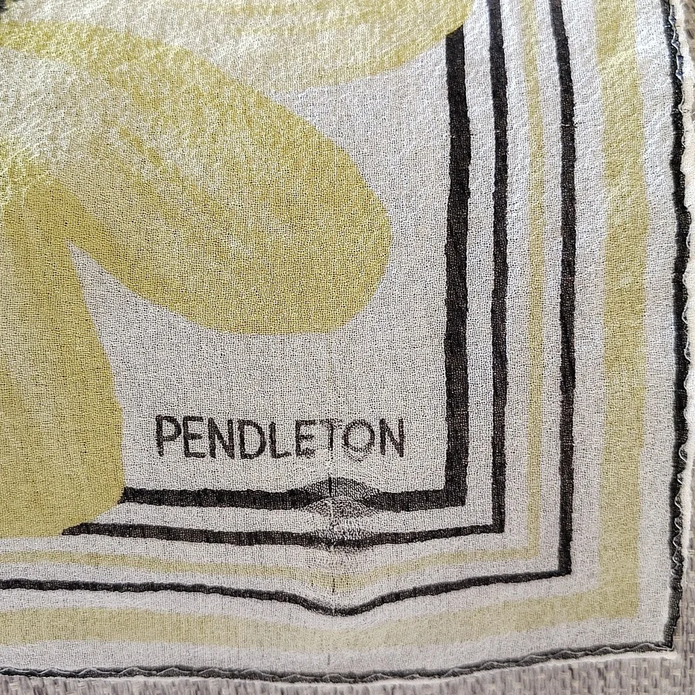 💛 Pendleton Silk Scarf. Yellow with Flowers. - Picture 7 of 8